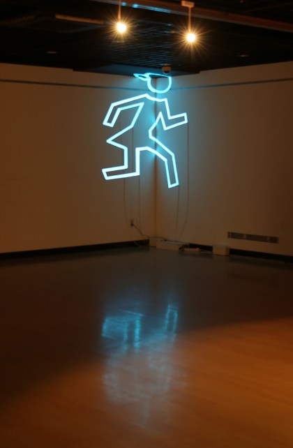 RUNNING! 달려라 영희, EL드로잉 설치, 2013  