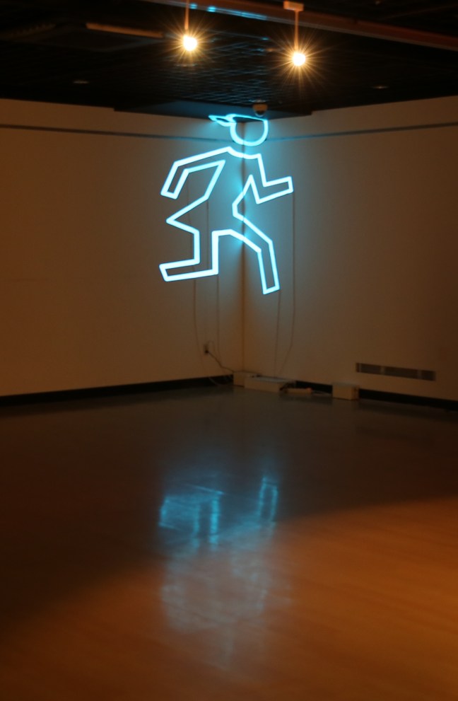 RUNNING! 달려라 영희, EL드로잉 설치, 2013  